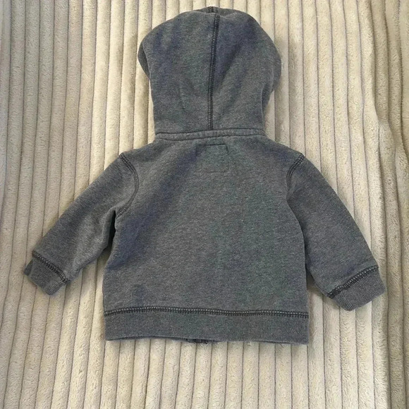 OshKosh B'gosh - full zip hoodie. Size 9 months - Picture 4 of 4